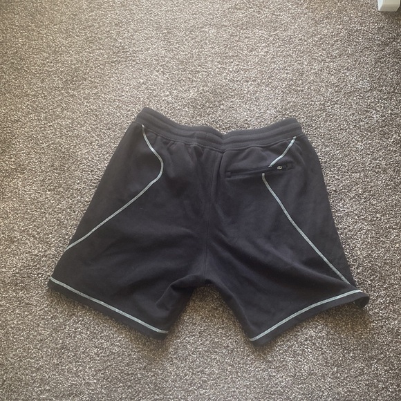 Cloakbrand shorts size xl 71% polyester 27% Cotten 2% spandex - Picture 2 of 2